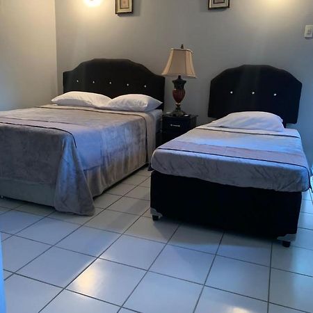 Piarco Derick'S Inn المظهر الخارجي الصورة
